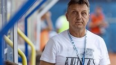 Jiří Neček dříve trénoval v Sigmě mládež, teď dělá asistenta trenéru Látalovi. Jiří Neček dříve trénoval v Sigmě mládež, teď dělá asistenta trenéru Látalovi.