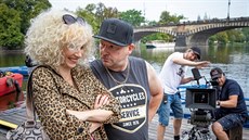 Jana Plodková a Marek Taclík pi natáení filmu Bábovky