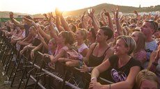 Festival Hrady CZ každoročně láká na louku u Bouzova zástupy hudebních fanoušků. Festival Hrady CZ každoročně láká na louku u Bouzova zástupy hudebních fanoušků.