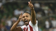 Youssef El Arabi z Olympiakosu se raduje z branky. Youssef El Arabi z Olympiakosu se raduje z branky.