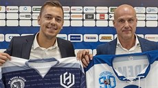 A JE PODEPSÁNO. Spoluzakladatel plzeňských Akademiků Vilém Franěk (vlevo) a... A JE PODEPSÁNO. Spoluzakladatel plzeňských Akademiků Vilém Franěk (vlevo) a...