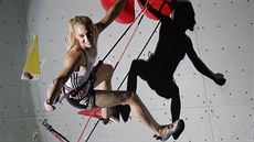 Janja Garnbretová ze Slovinska se raduje na mistrovství světa ve sportovním... Janja Garnbretová ze Slovinska se raduje na mistrovství světa ve sportovním...
