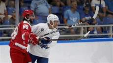 Brněnský útočník Jan Hruška (v bílém) v přípravném duelu s Třincem Brněnský útočník Jan Hruška (v bílém) v přípravném duelu s Třincem