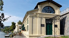 Zahrada. Občanská plovárna téměř přiléhá ke zdi pod nábřežím Edvarda Beneše. Zahrada. Občanská plovárna téměř přiléhá ke zdi pod nábřežím Edvarda Beneše.