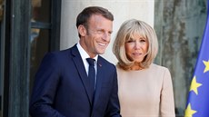 Emmanuel Macron a jeho manelka Brigitte Macronová (Paí, 22. srpna 2019)