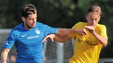 Akhmed Alibekov (vlevo) z Liberce a Dominik Pěček z týmu FC Viktoria Mariánské... Akhmed Alibekov (vlevo) z Liberce a Dominik Pěček z týmu FC Viktoria Mariánské...