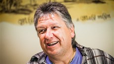 „Hoši, maso se vám nikdy nepřejí. A i kdyby, tak se druhý den oklepete a budete... „Hoši, maso se vám nikdy nepřejí. A i kdyby, tak se druhý den oklepete a budete...