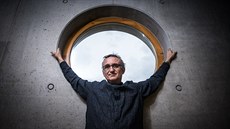 Zálibou Petra Macla je fotografování. Ve Studijní a vědecké knihovně v Hradci... Zálibou Petra Macla je fotografování. Ve Studijní a vědecké knihovně v Hradci...