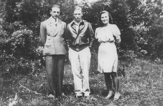 Joseph Edward Sallings s manely Josefem a Marií Kivánkovými.