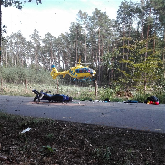 Jeden chlapec letl do nemocnice vrtulníkem, druhý sanitkou.