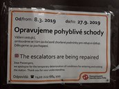 Cedule na Muzeu nemá správné údaje.