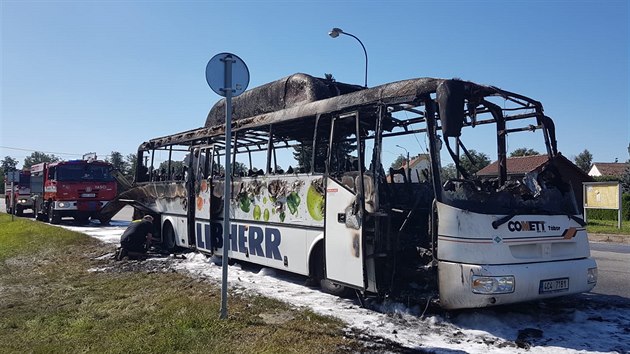 V obci Vesce shoel autobus na zemn plyn.