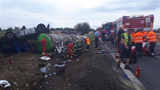 Pi tragick nehod nedaleko slavi v srpnu zemeli ti lid. tylet Gbinka z Okek na Tebsku pila o maminku, tatnka i brku. J samotnou zachrnilo podle starosty Okek Zdeka Ryavho jen to, e pi srce vypadla i se sedakou z auta.