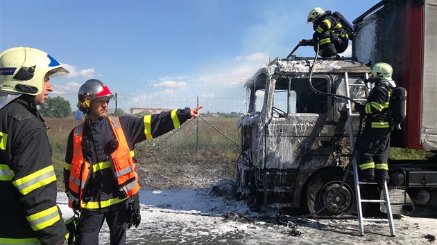 Por kamionu na silnici I/37 mezi Pardubicemi a Hradcem Krlov.