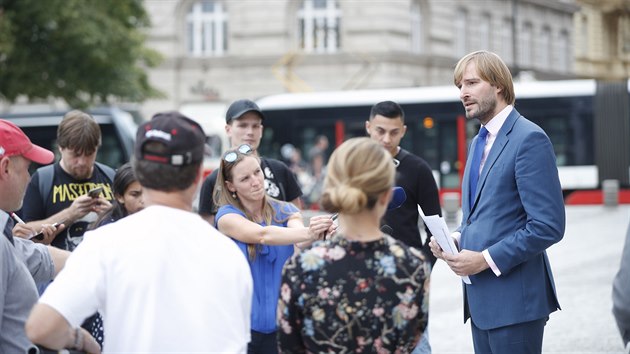 Briefing po jednání krizového štábu proti kolapsu zdravotnictví s ministrem zdravotnictví Adamem Vojtěchem. (5.září 2019)