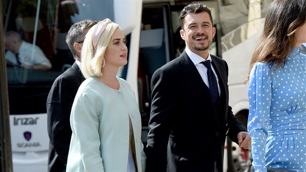 Katy Perry a jej snoubenec Orlando Bloom na svatb zpvaky Ellie Gouldingov (York, 31. srpna 2019)