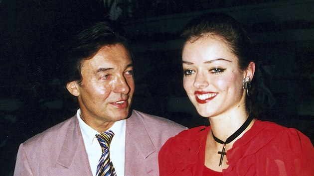 Karel Gott a jeho nejstar dcera Dominika Gottov na archivnm snmku