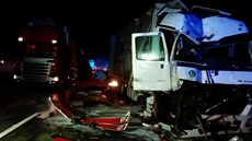 Nehoda dvou kamionů uzavřela dálnici D1 na 188. kilometru ve směru na Brno (7.... Nehoda dvou kamionů uzavřela dálnici D1 na 188. kilometru ve směru na Brno (7....