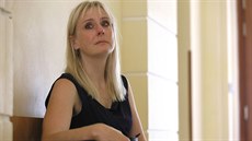 Jana Birner na chodbě chebského soudu plakala při vzpomínkách na pokus o útěk z... Jana Birner na chodbě chebského soudu plakala při vzpomínkách na pokus o útěk z...