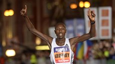 Keňan Geoffrey Koech se raduje z vítězství na pražské Grand Prix. Keňan Geoffrey Koech se raduje z vítězství na pražské Grand Prix.