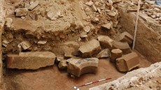 Objevy archeolog na hrad Helftýn, na snímku  ásten odkrytá archeologická...