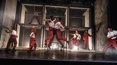 Záběr z muzikálu Voda (a krev) nad vodou Záběr z muzikálu Voda (a krev) nad vodou