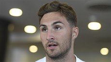 Reprezentační obránce Stefan Simič hovoří s novináři před zápasy evropské... Reprezentační obránce Stefan Simič hovoří s novináři před zápasy evropské...