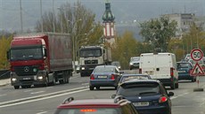 Jaké jméno získá most na hlavním průtahu města zatím není jasné. Jaké jméno získá most na hlavním průtahu města zatím není jasné.