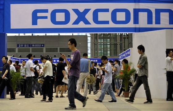 íntí zamstnanci továrny Foxconn stávují kvli písným pracovním podmínkám (ilustraní foto)