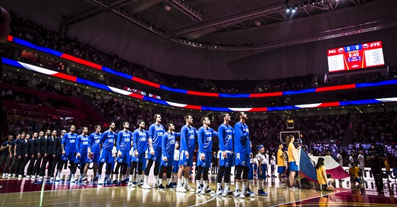 etí basketbalisté ped utkáním mistrovství svta proti Polsku.