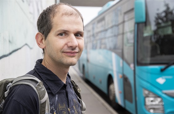 Ivo Raisr, který sám sedl za volant autobusu pi jízd poté, co profesionální...