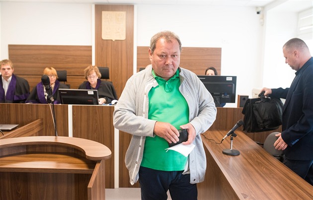 Pavel Pryszcz se u okresního soudu ve Vsetín zodpovídá z nedbalostního...