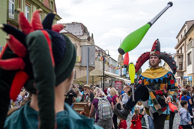 V Jiín zaal 11. záí 2019 pohádkovým prvodem 29. roník festivalu Jiín -...