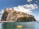 Aragonský hrad na ostrově Ischia "hraje" ve filmu Muži v černém: Globální hrozba. Aragonský hrad na ostrově Ischia "hraje" ve filmu Muži v černém: Globální hrozba.