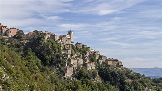 Městěčko Castelnuovo al Volturno v italském regionu Molise. Městěčko Castelnuovo al Volturno v italském regionu Molise.
