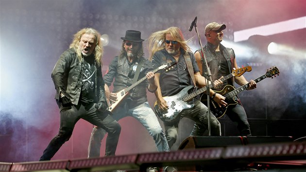 Koncert rockové skupiny Kabát ve zcela zaplněném amfiteátru v Plzni - Lochotíně... Koncert rockové skupiny Kabát ve zcela zaplněném amfiteátru v Plzni - Lochotíně...
