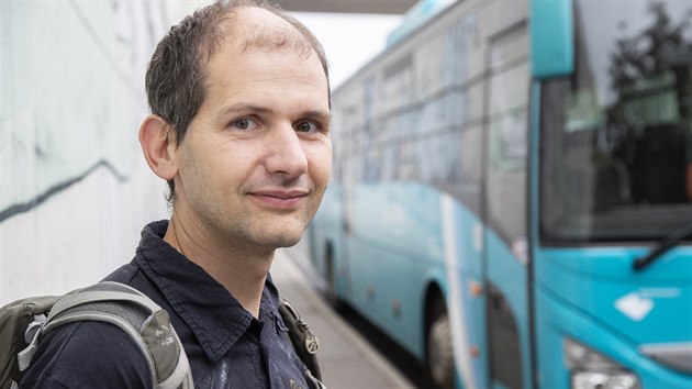 Ivo Raisr, který sám sedl za volant autobusu při jízdě poté, co profesionální... Ivo Raisr, který sám sedl za volant autobusu při jízdě poté, co profesionální...