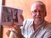 Bývalý kastelán zámku Kynžvart Miloš Říha ovládá umění čtení ve švabachu. Díky... Bývalý kastelán zámku Kynžvart Miloš Říha ovládá umění čtení ve švabachu. Díky...