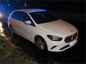 Kradený Mercedes řídil opilý cizinec. Policistům ujížděl (9. září 2019) Kradený Mercedes řídil opilý cizinec. Policistům ujížděl (9. září 2019)