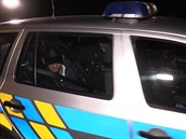 Opilý muž tvrdě zaútočil na záchytce nožem na policejní eskortu Opilý muž tvrdě zaútočil na záchytce nožem na policejní eskortu