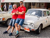 Redaktora MF DNES Petra Lundáka (vpravo) navigoval ve Škodě 100 L z roku 1973... Redaktora MF DNES Petra Lundáka (vpravo) navigoval ve Škodě 100 L z roku 1973...