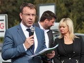 Ministr dopravy Vladimír Kremlík při právní návštěvě Karlových Varů oznámil... Ministr dopravy Vladimír Kremlík při právní návštěvě Karlových Varů oznámil...