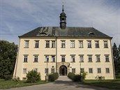 V zámku v Kopidlně sídlí střední zahradnická škola, areál potřebuje opravy. V zámku v Kopidlně sídlí střední zahradnická škola, areál potřebuje opravy.