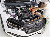 Škoda Auto spustila v Kvasinách sériovou výrobu modelu Superb iV s plug-in... Škoda Auto spustila v Kvasinách sériovou výrobu modelu Superb iV s plug-in...