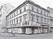Řada domů v Plzni byla před třiceti lety v žalostném stavu. Na snímku z roku... Řada domů v Plzni byla před třiceti lety v žalostném stavu. Na snímku z roku...