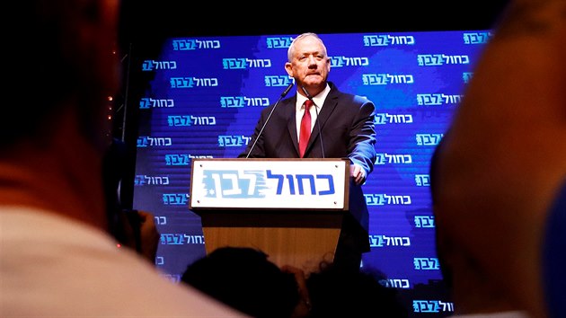 f centristick koalice Modr a bl Benny Ganc sleduje vsledky voleb v Izraeli (18. z 2019)