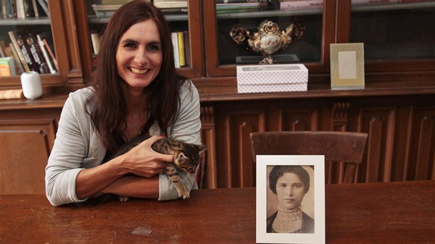 Kastelánka Jitka Slaná je vděčná za každý dobový obrázek z regionu. A pokud má dokonce vztah k janovickému zámku, tak jen dobře.