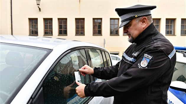 Strnci v Mikulov nepopulrn botiku obouvaj u jen vjimen. Msto n testuj novinku - speciln termotiskrny na pokuty.