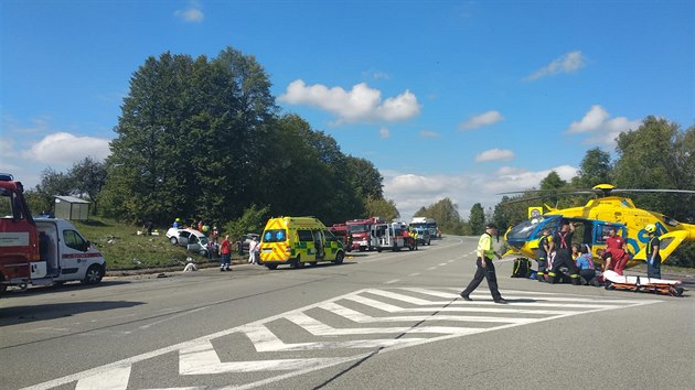 Na mst nehody u Tnika zasahoval i zchransk vrtulnk.