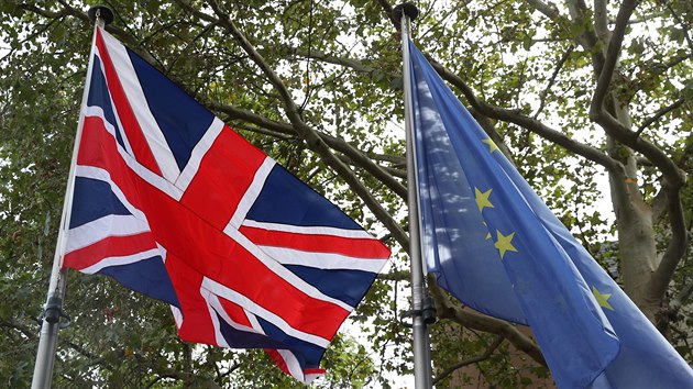 Velk Britnie mla Evropskou unii pvodn opustit u v beznu 2019.